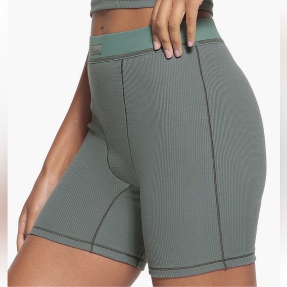 Skims Ribbed Boxers - Picture 2 of 7